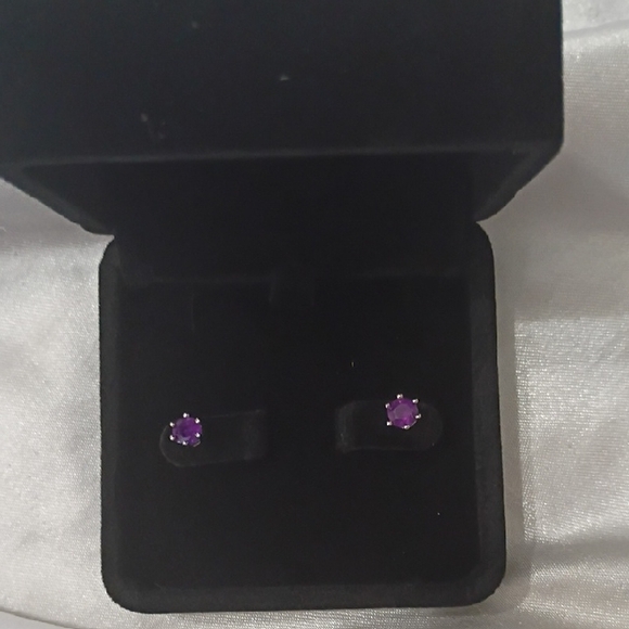 New Amethyst And Silver Stud Earrings - Picture 1 of 3